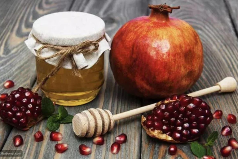 عسل الرمان (Pomegranate Honey): طعم فريد وفوائد صحية مذهلة